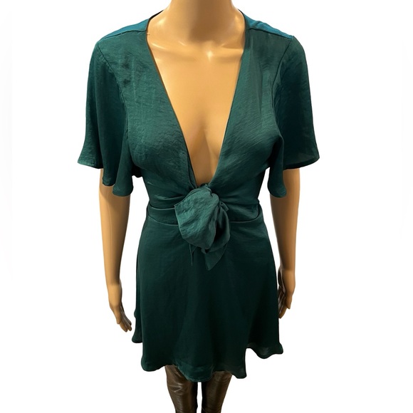 Stunning emerald green dress - Picture 2 of 5